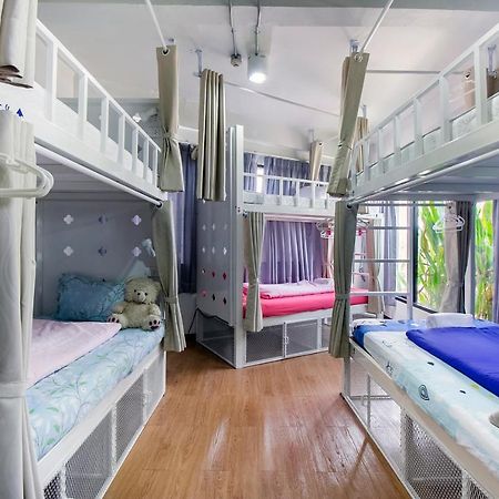 Hostel@Seatzstation Бангкок Экстерьер фото